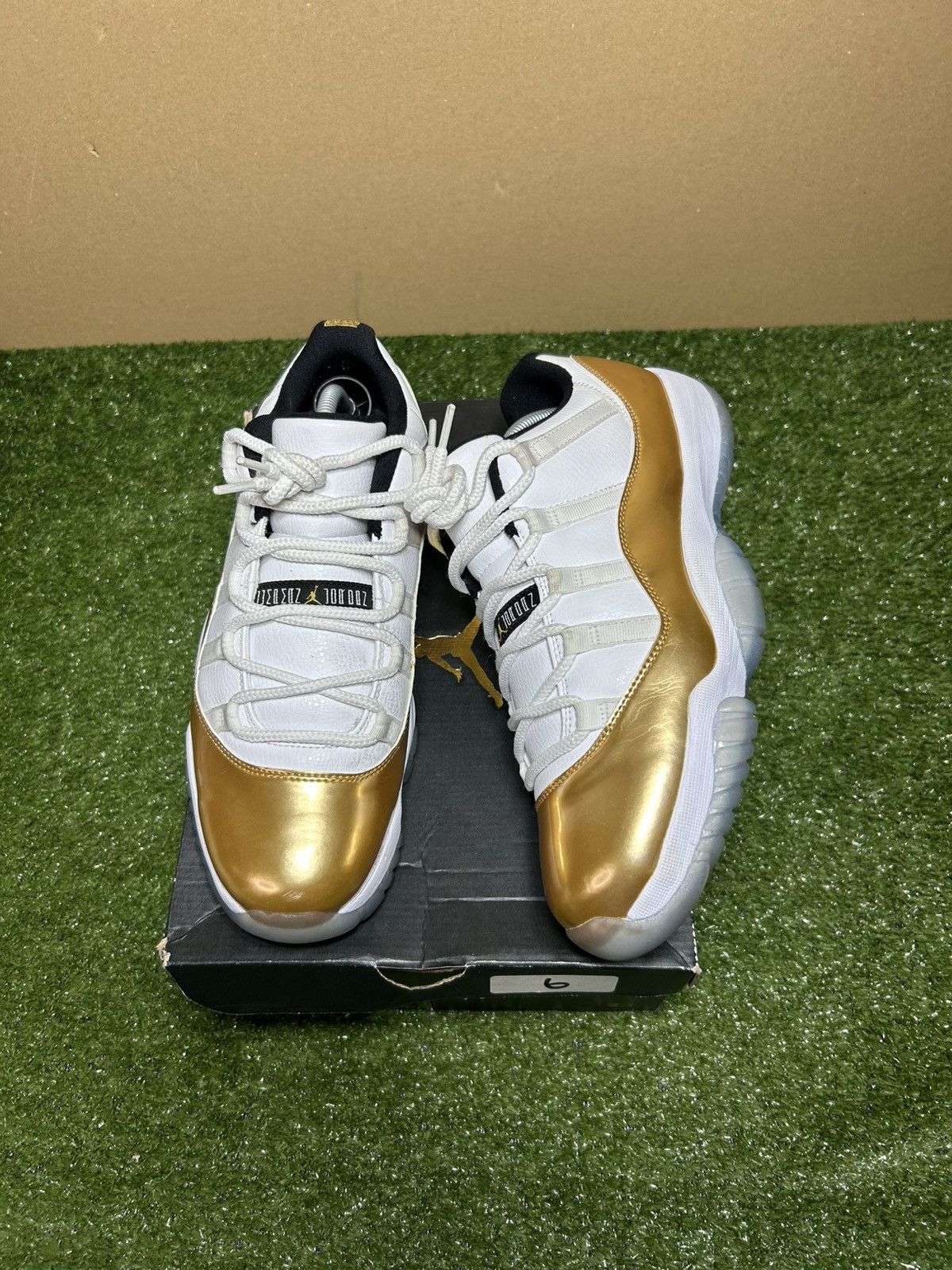 Jordan Brand Jordan 11 low closing ceremony Size US 10.5 / EU 43-44 - 1 Thumbnail