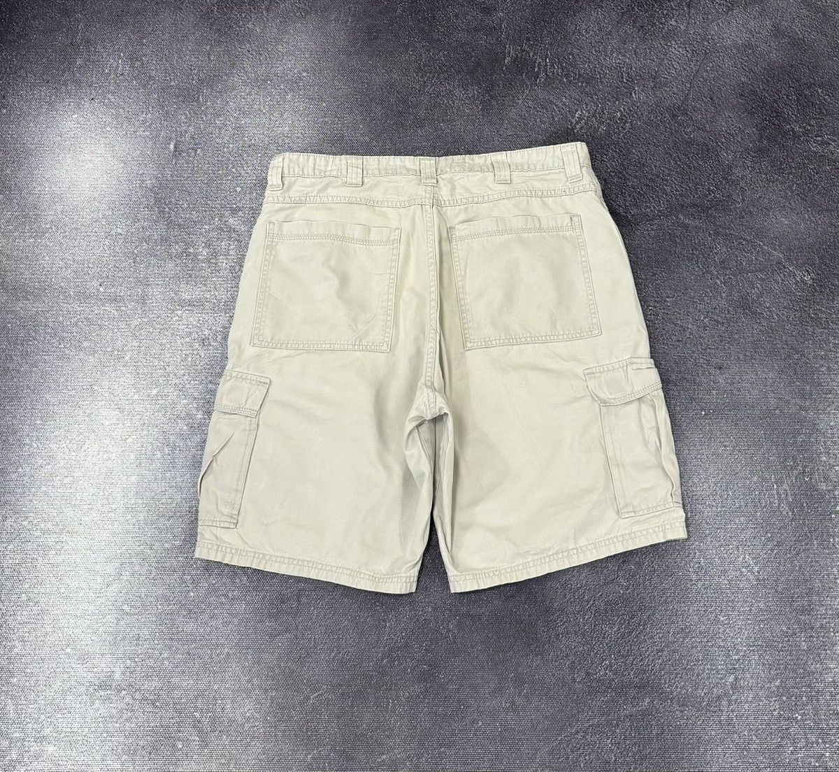 Vintage Vintage Wrangler Y2K American Hype Beige Cargo Shorts Size US 34 / EU 50 - 2 Thumbnail