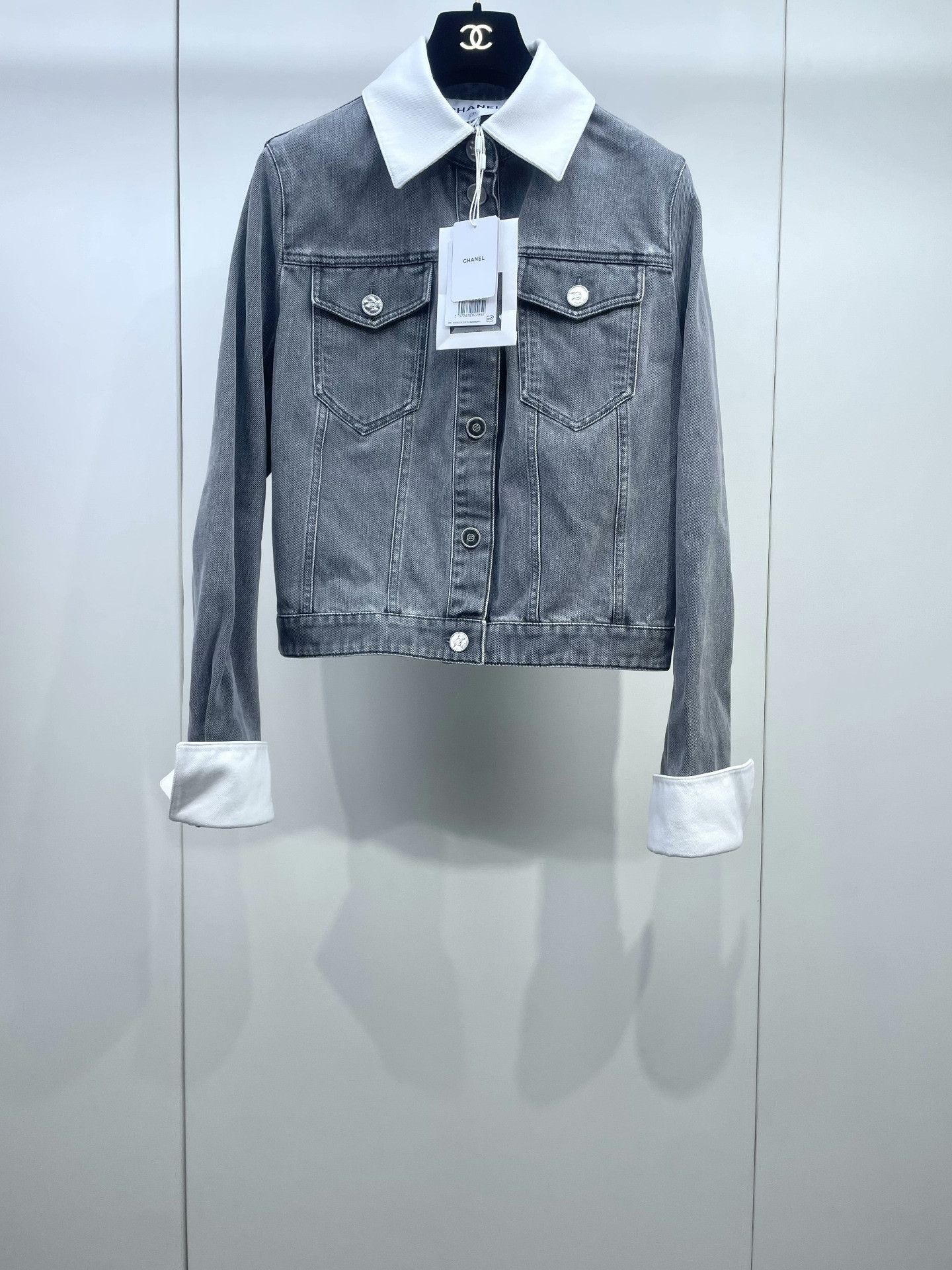 Chanel Chanel 25P Gray Lapel Denim Jacket Size XS / US 0-2 / IT 36-38 - 1 Thumbnail