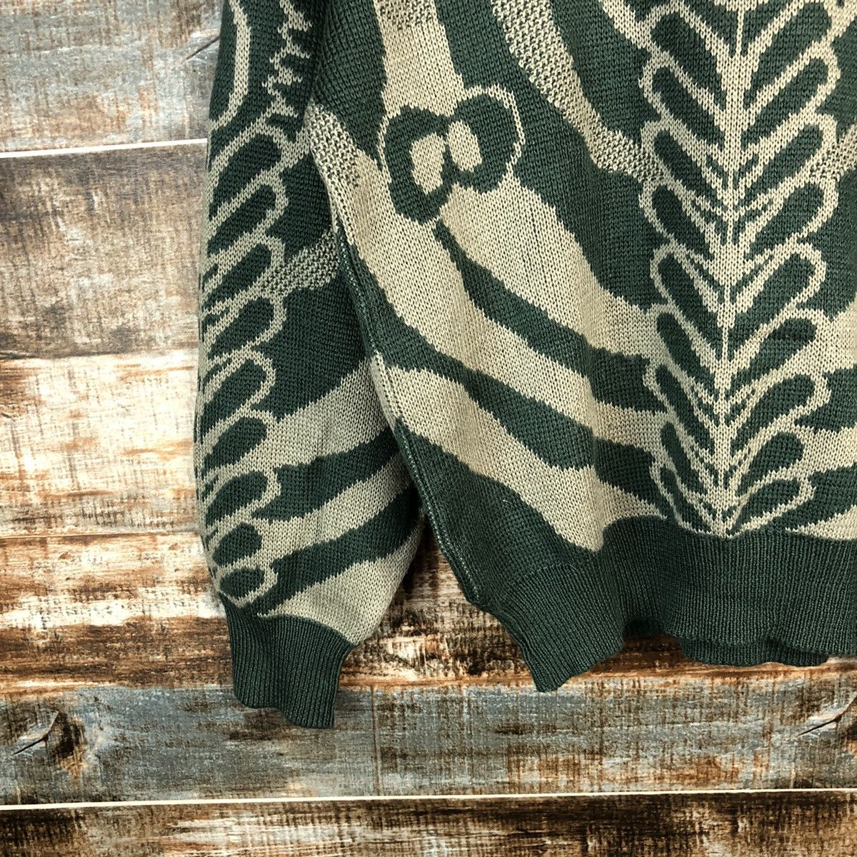 Vintage D Weekend Swinger Green art vintage Knitwear #A1250 Size US M / EU 48-50 / 2 - 7 Thumbnail