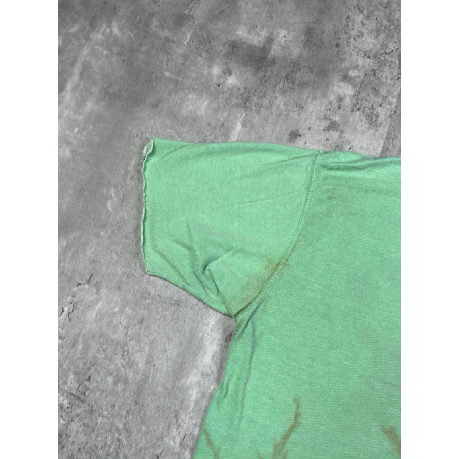 Vintage VINTAGE Surf Zone T-Shirt Green Short Sleeve Turtleneck Size S 80s Men Alice in Wonderland Graphic Print Cotton Knit Size US S / EU 44-46 / 1 - 7 Thumbnail