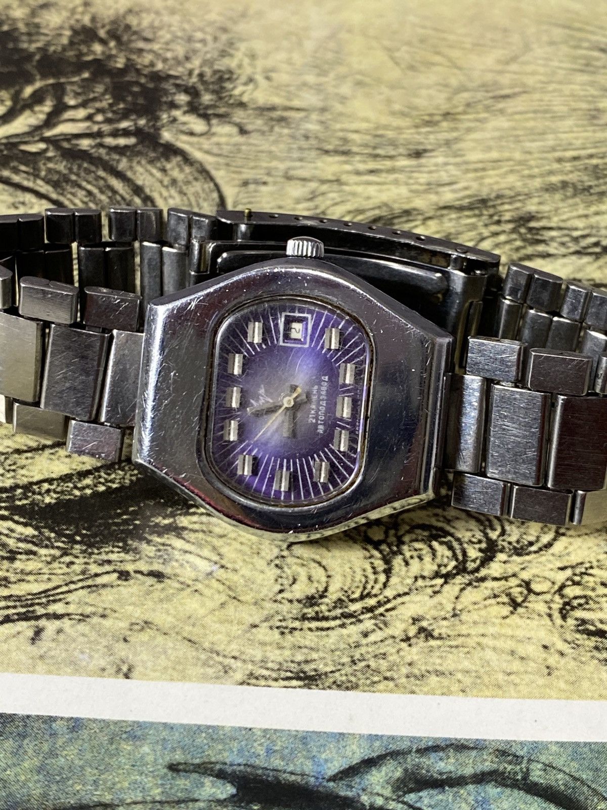 Vintage Vintage Luch Automatic Watch Purple Dial USSR 21 Jewels Size ONE SIZE - 2 Thumbnail
