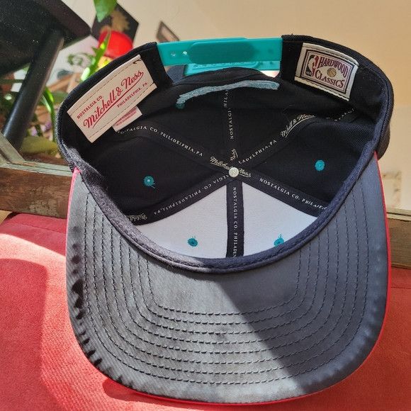 Mitchell & Ness Mitchell & Ness Vancouver Grizzlies Nostalgia Red Panel Cap Size ONE SIZE - 7 Thumbnail