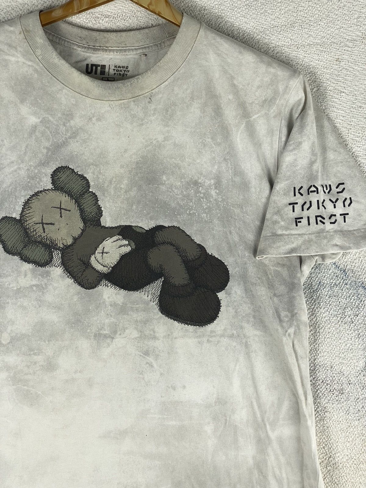 Kaws × Uniqlo × Vintage KAWS x Uniqlo Tokyo First Mori Arts Gallery Exclusive Tee L Size US L / EU 52-54 / 3 - 12 Thumbnail