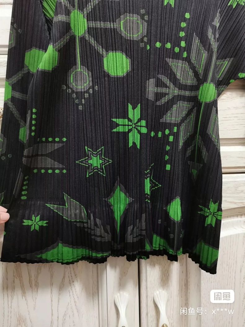 Issey Miyake Issey Miyake size:3 Green pattern black pleated long-sleev Size XS / US 0-2 / IT 36-38 - 4 Thumbnail