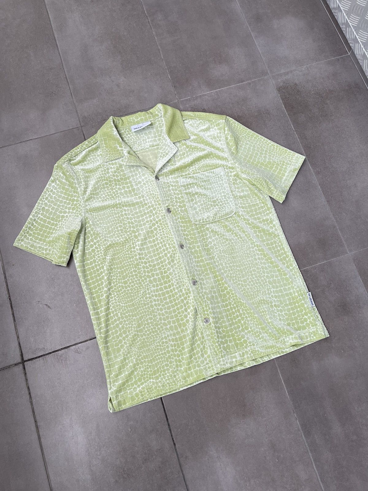 Han Kjobenhavn !DS! SS21 Han Kjobenhavn Pale Green Croc Skin Summer Shirt Size US M / EU 48-50 / 2 - 11 Thumbnail