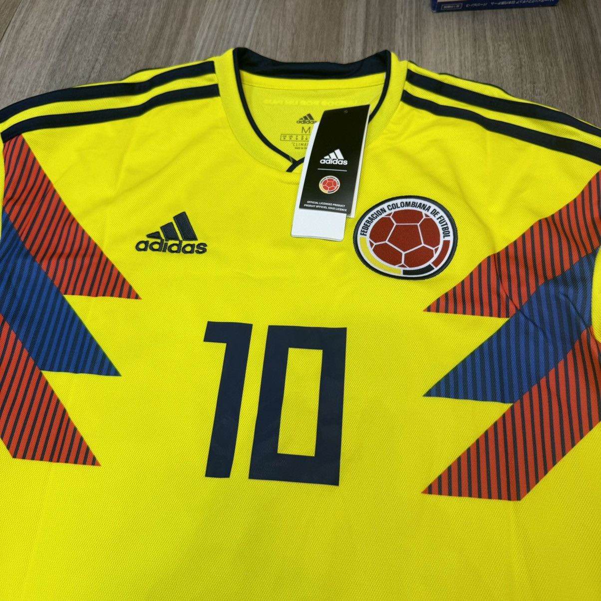 Adidas Colombia 18/19 home shirt #10 James (Bnwt) Size US M / EU 48-50 / 2 - 3 Thumbnail