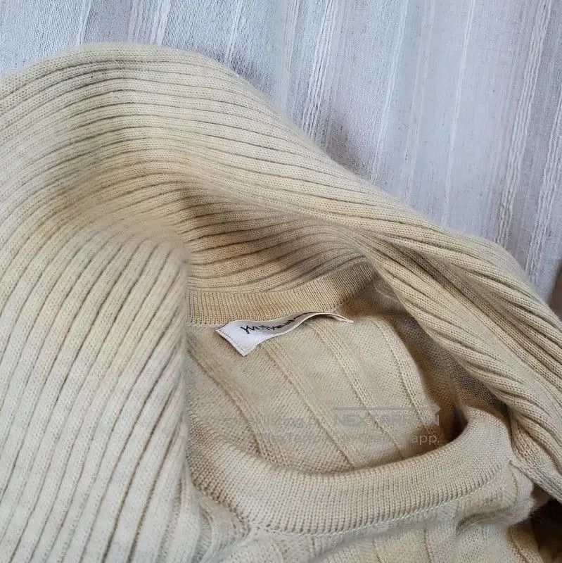 Yves Saint Laurent Yves Saint Laurent Women's Beige Wool Knit Sweater . Size M / US 6-8 / IT 42-44 - 9 Thumbnail