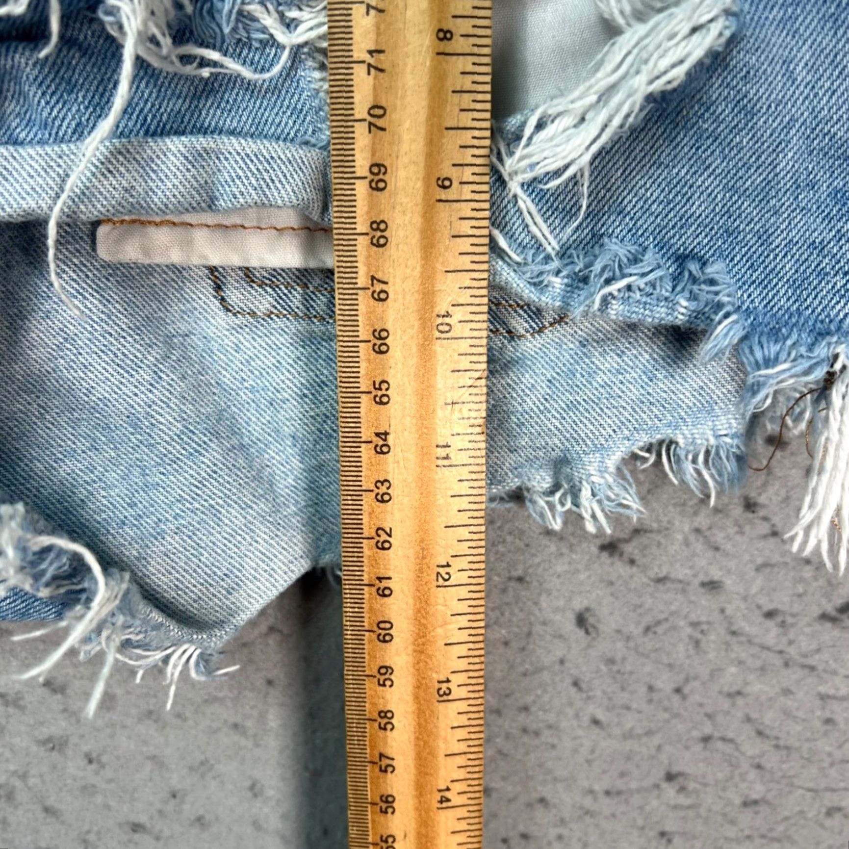 Levi's Levi's 501 Womens Size 24 High-Waisted Distressed Light-Wash Denim Shorts Blue Light Denim Shorts Women 501 Size 42" / US 20 - 7 Thumbnail