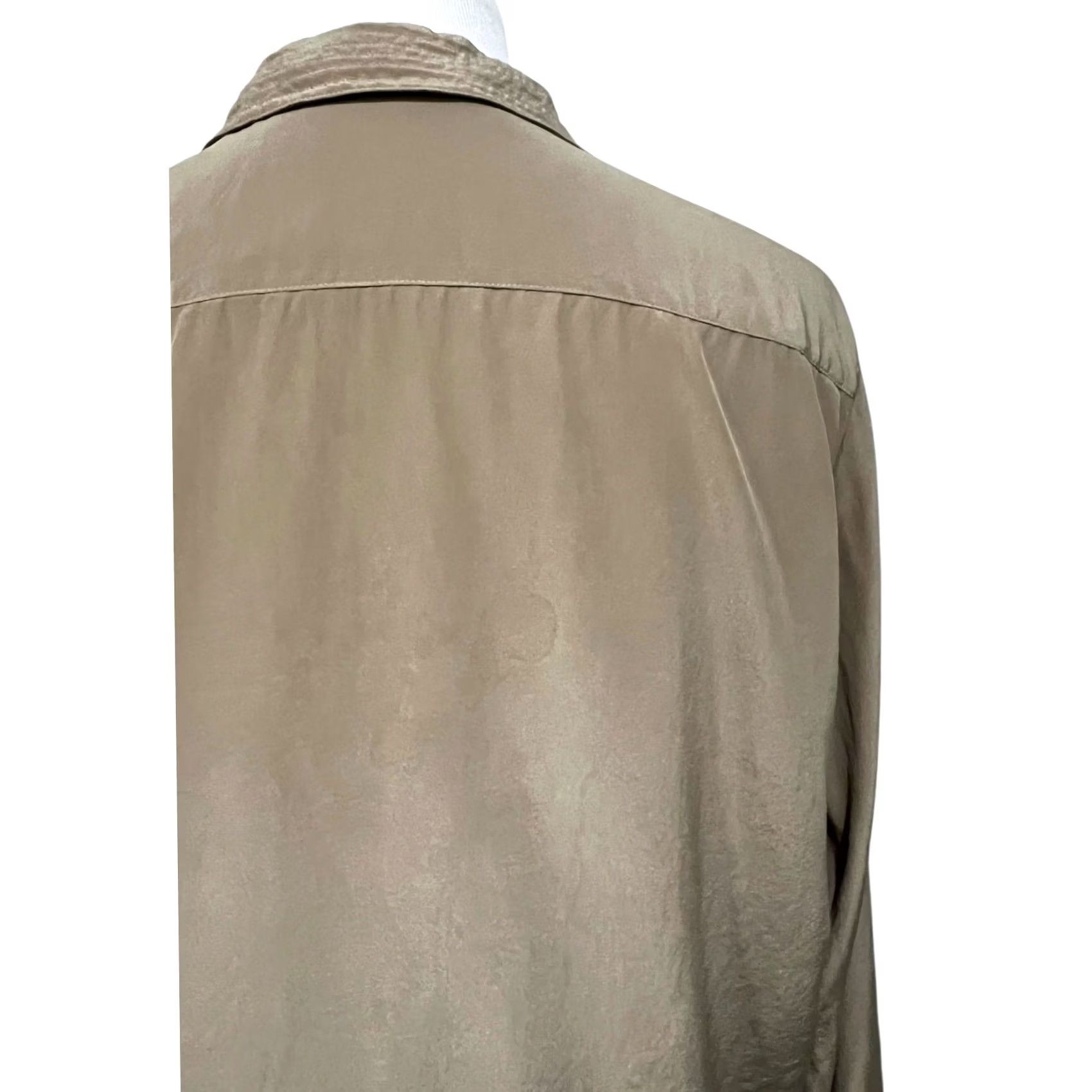 Neiman Marcus VINTAGE Neiman Marcus Silk Blouse Shirt Women Tan Pleated Shoulders 10 Womens Size L / US 10 / IT 46 - 7 Thumbnail