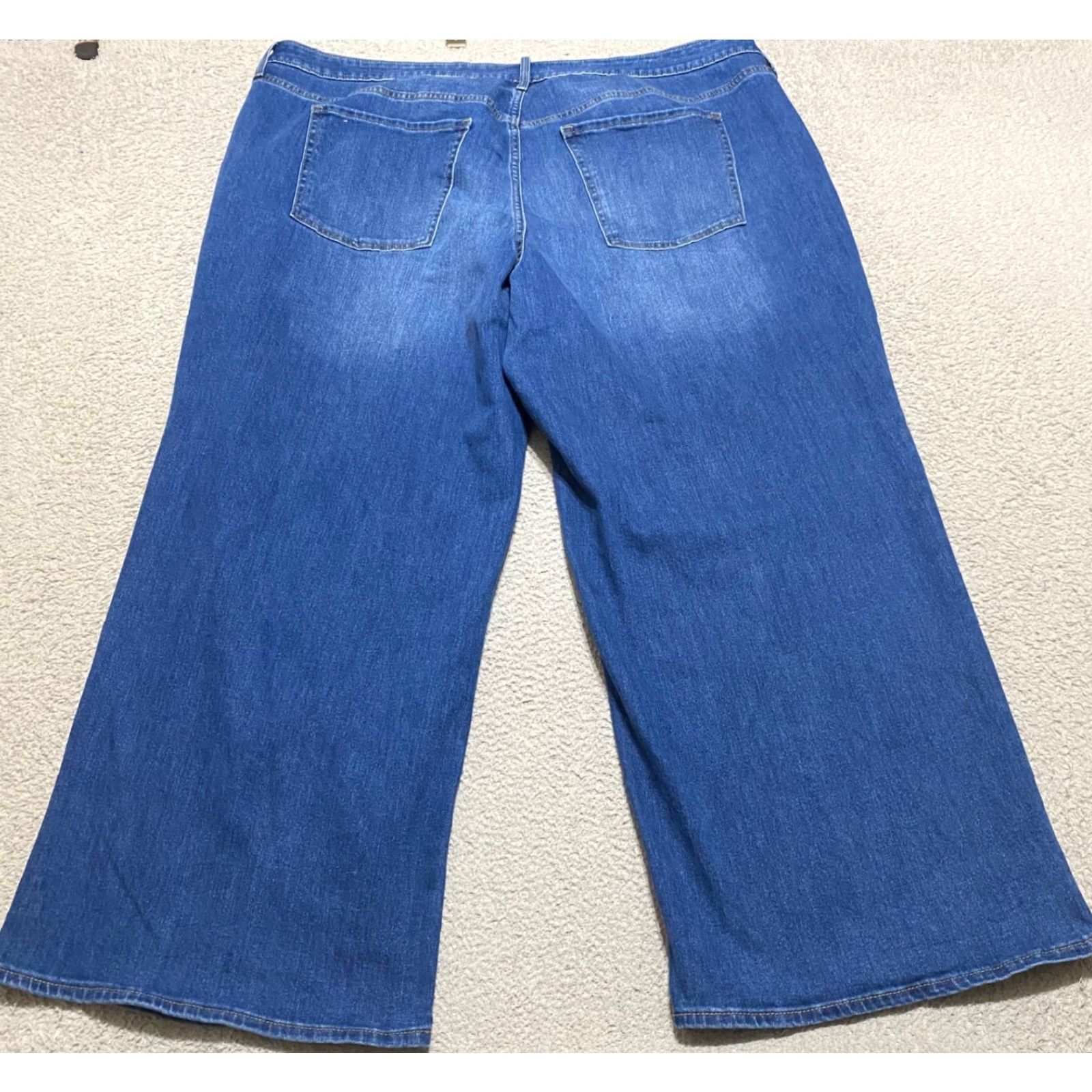 Old Navy **NWT Old Navy Blue Jeans Women's 26 Medium Wash High Rise Wide Leg** User: NWT Old Navy Blue Jeans Women's 26 Medium Wash High Rise Wide Leg Size 26" / US 2 / IT 38 - 2 Thumbnail