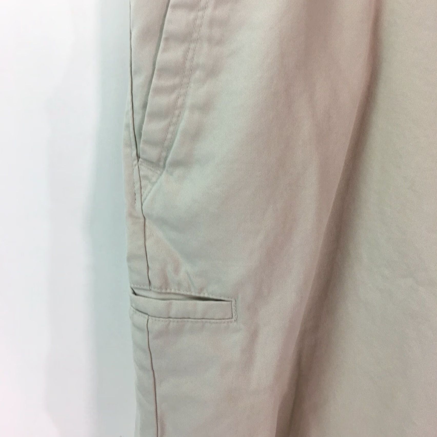 Dockers Dockers Mens Shorts Flat Front Straight Regular Fit Casual Gray Chinos Size 42 Size US 42 / EU 58 - 2 Thumbnail
