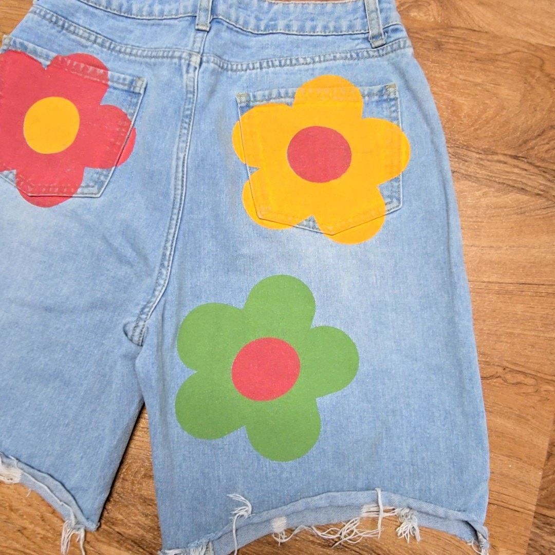 Shein Floral Denim Shorts Flower Print Distressed Light Wash M Size 24" / US 00 / IT 34 - 2 Thumbnail