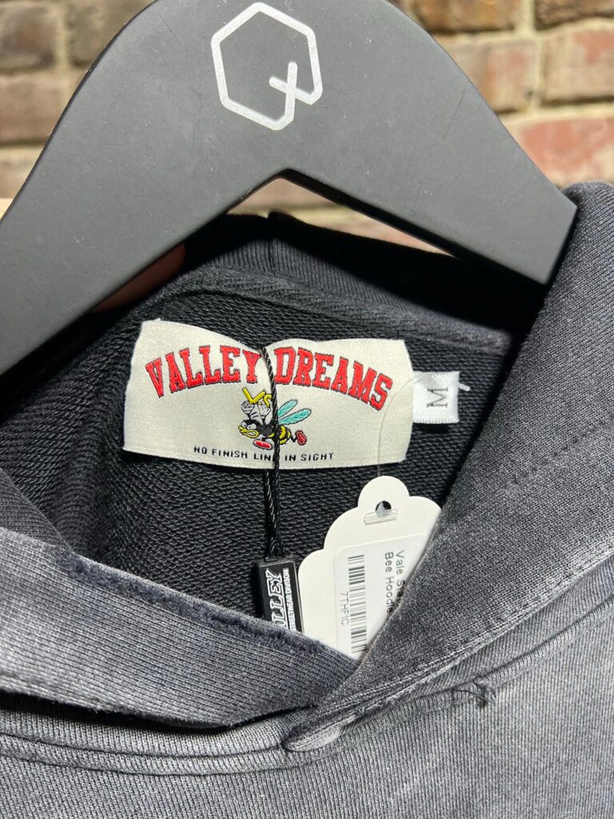 Other Vale State Valley Dreams Bee Hoodie Sz. M Size US M / EU 48-50 / 2 - 3 Thumbnail