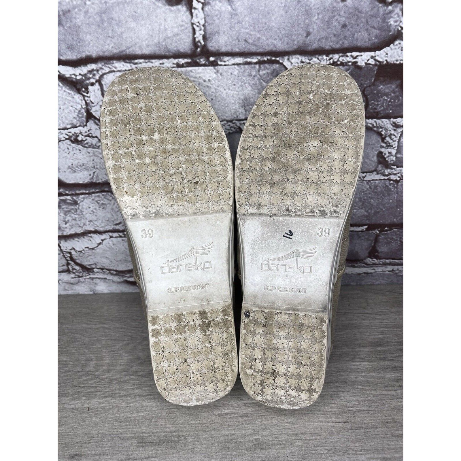 Other Dansko Volley Vegan Tan Beige Khaki Canvas Non Slip Clogs Wo Size US 8.5 / IT 38.5 - 14 Thumbnail