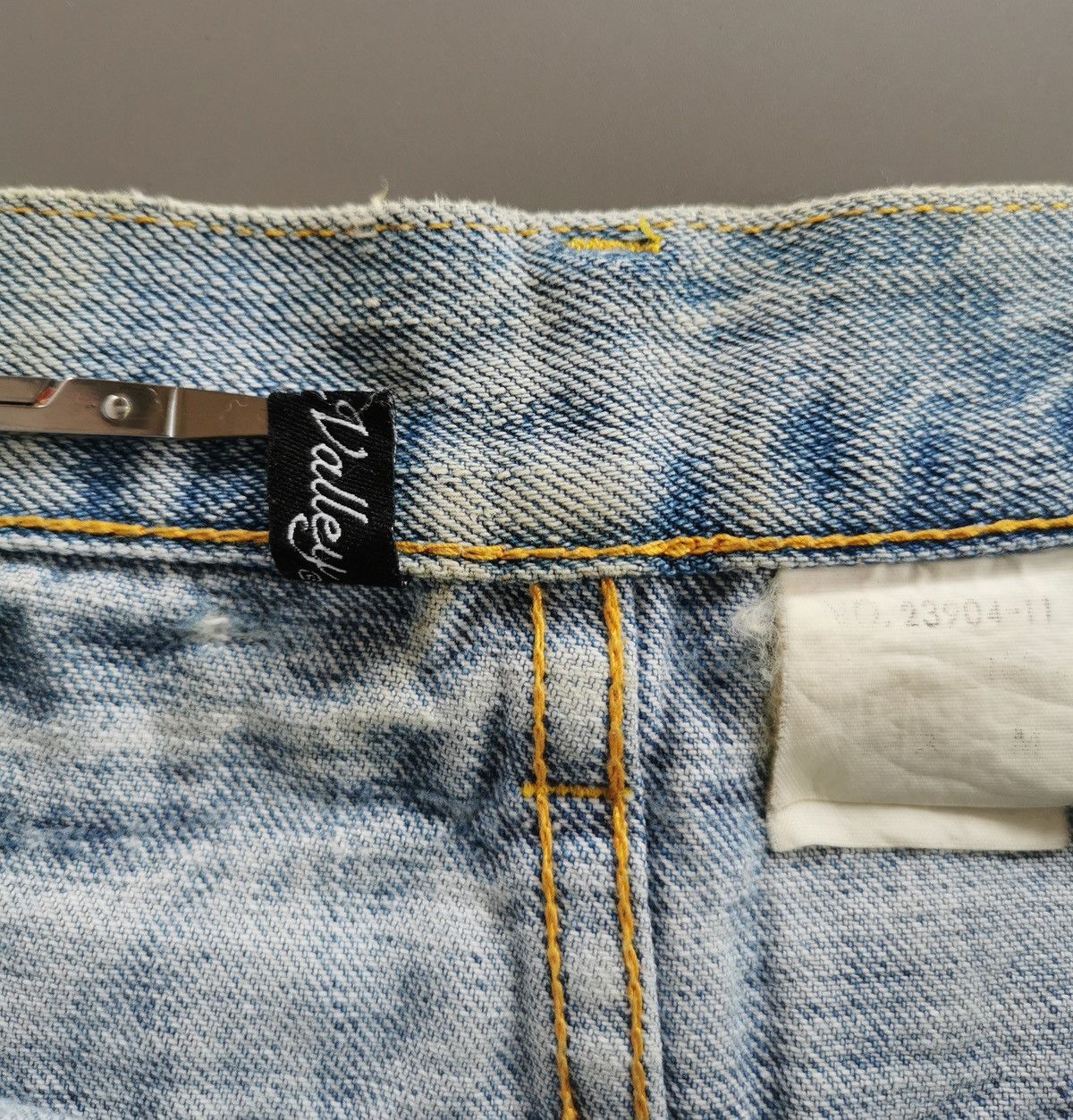 Japanese Brand Mouth Valley Double Waist Light Blue Distressed Jeans Size US 31 - 8 Thumbnail