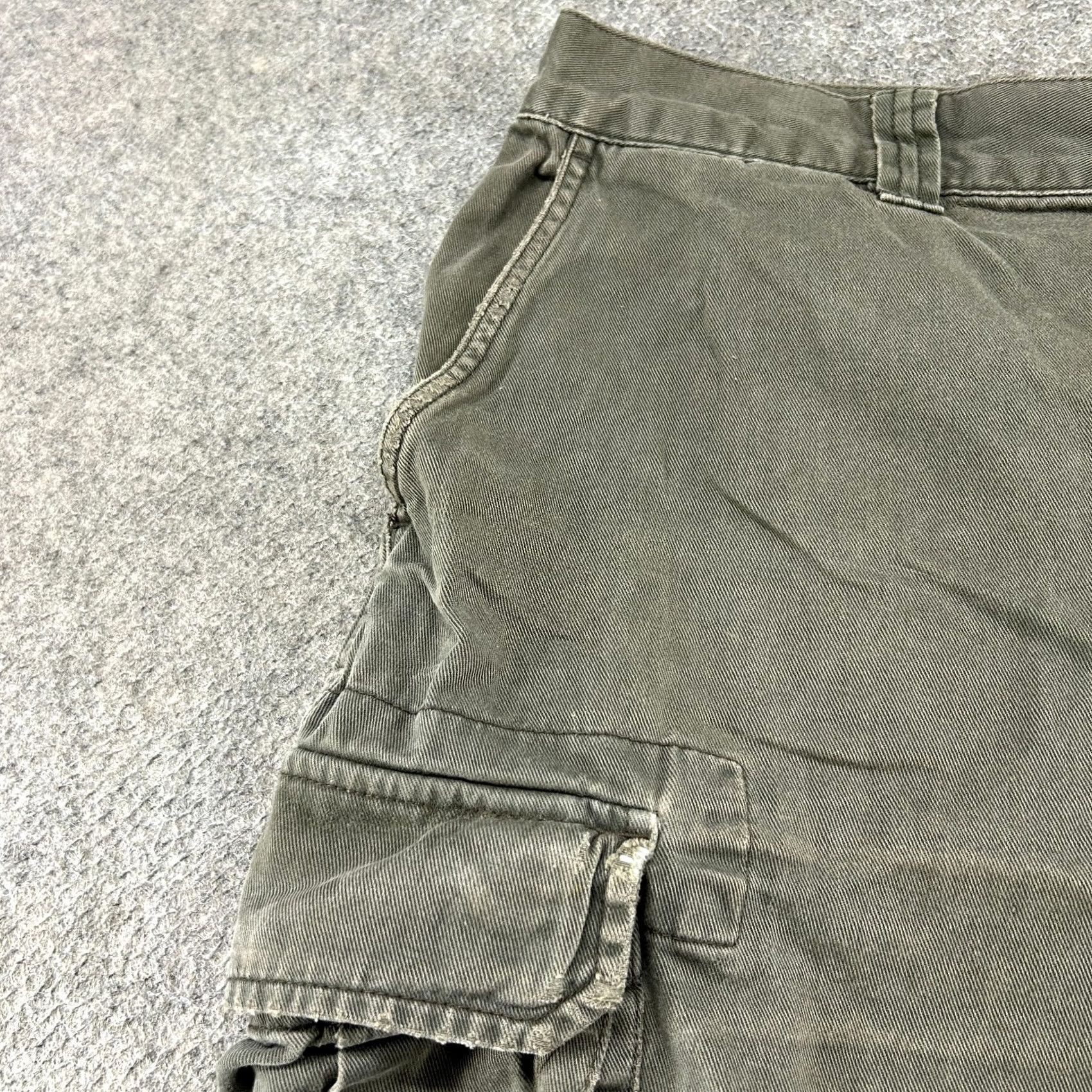 Gap Gap Shorts Mens 40 Green Cargo Cotton Pockets Baggy Utility Paratrooper 90s Shirt? Size US 40 / EU 56 - 5 Thumbnail