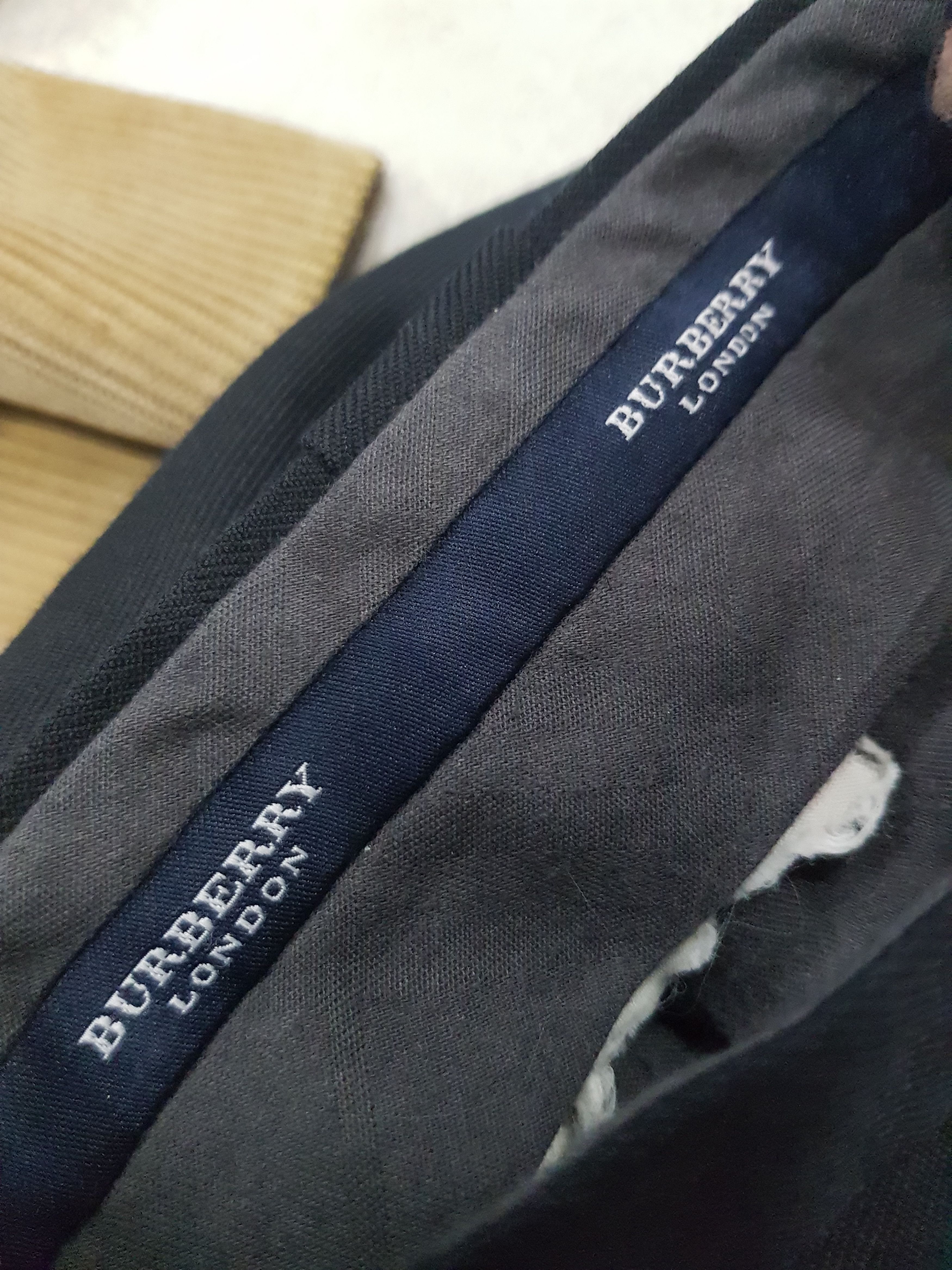 Burberry × Designer × Vintage Vintage burberry navy Faded wide leg pleated chino Trousers Size US 33 - 6 Thumbnail
