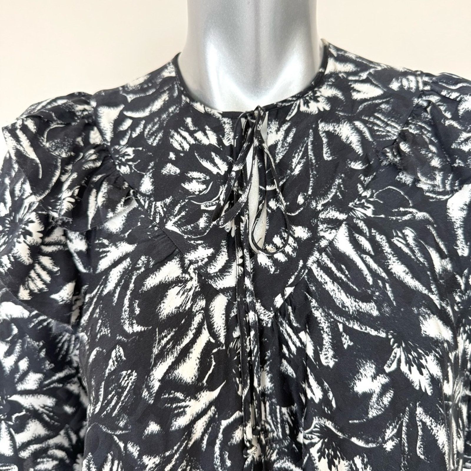 Balenciaga Balenciaga floral print oversized dress 40IT or 8 US 2600$ Size M / US 6-8 / IT 42-44 - 3 Thumbnail