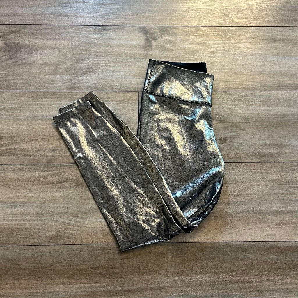 Nike Nike Silver Metallic Athletic Leggings Women Medium Bin A-21 Size 28" / US 6 / IT 42 - 1 Thumbnail