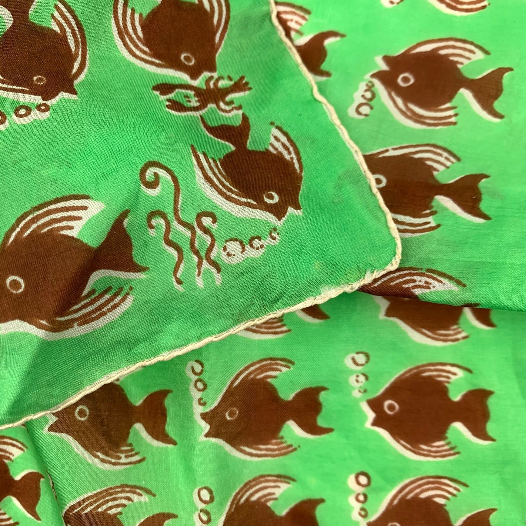 Vintage VINTAGE Fish Bubbles Green Brown Hand Rolled Square Scarf 16.5" x 16.5" - Women Scarf Square Green Fish Bubbles 60s Vintage Weathered Edges Size ONE SIZE - 4 Thumbnail