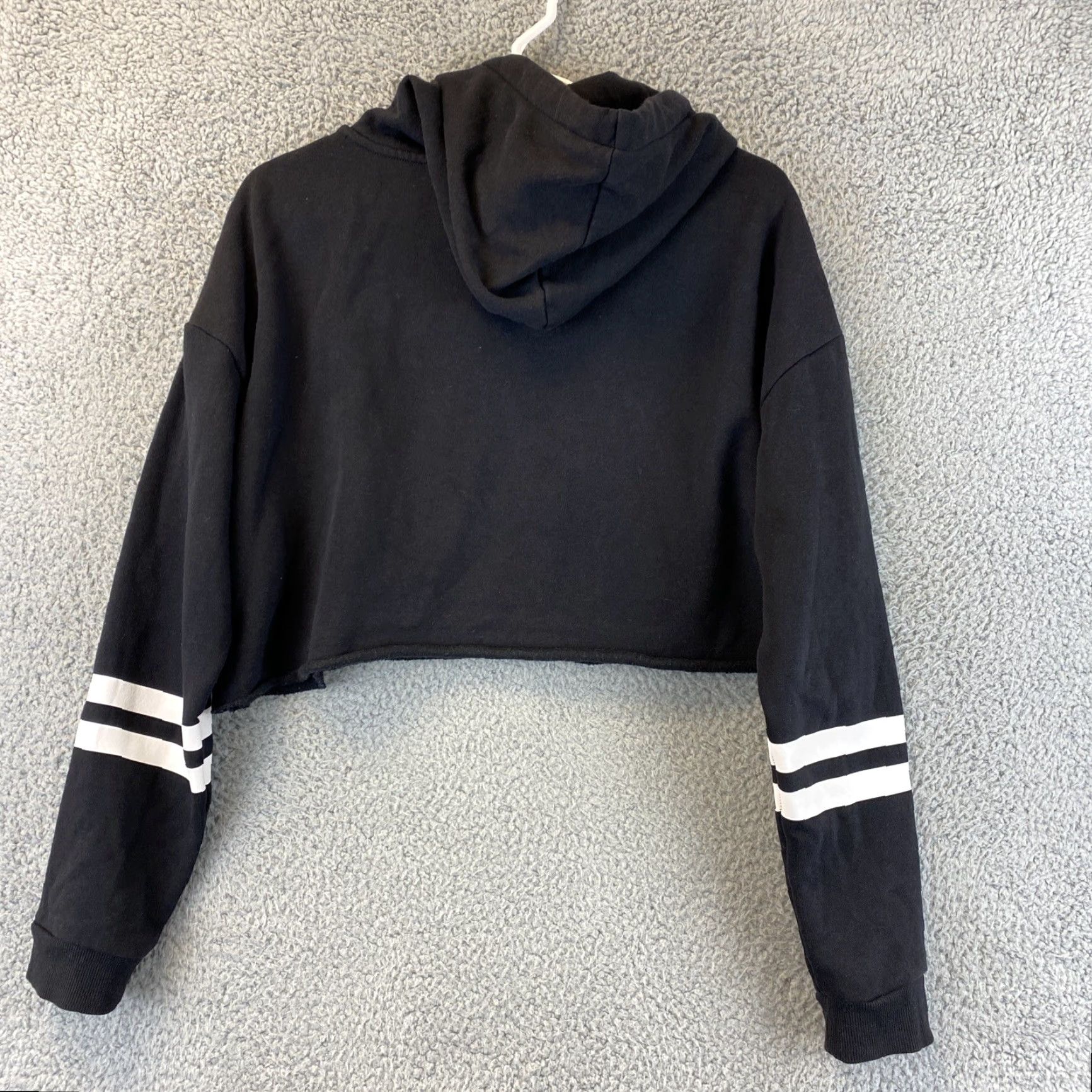 H&M Divided Womens Cropped Hoodie Sweatshirt M Black H&M / 48-4 Pullover Hooded Style Regular Fit Long Sleeve Activewear Size M / US 6-8 / IT 42-44 - 6 Thumbnail