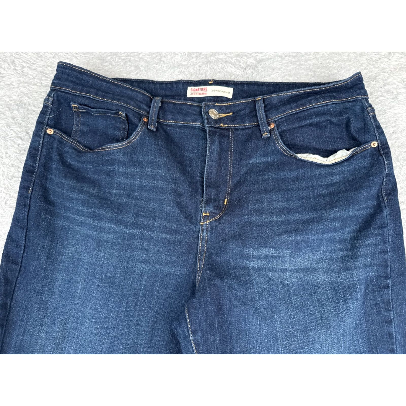 Levi's Levi's 500 Jeans Women Regular Bootcut Mid Rise 33x32 Denim Cotton Blue 16 Comfortable Pockets Distressed Solid Vintage No N/A Size 38" / US 16 / IT 52 - 4 Thumbnail