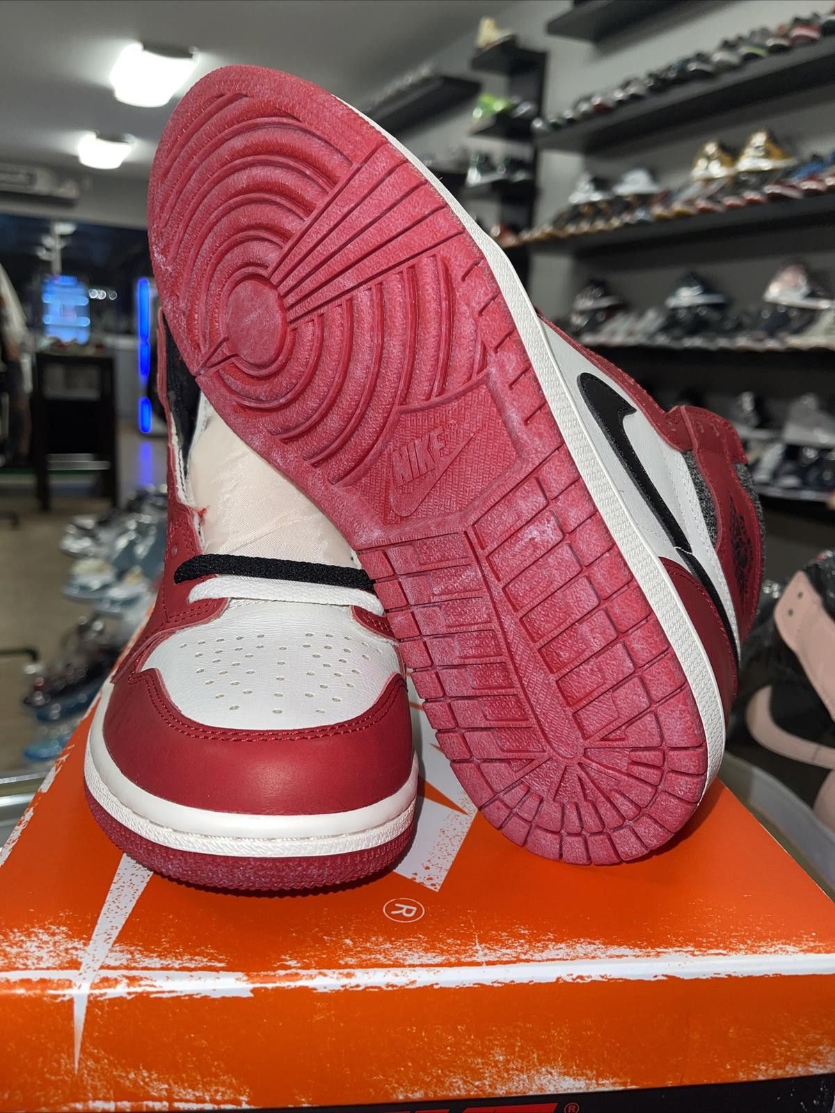 Jordan Brand Air Jordan 1 Retro High Lost and Found Size 7.5 DZ5485-612 Size US 7.5 / EU 40-41 - 5 Thumbnail