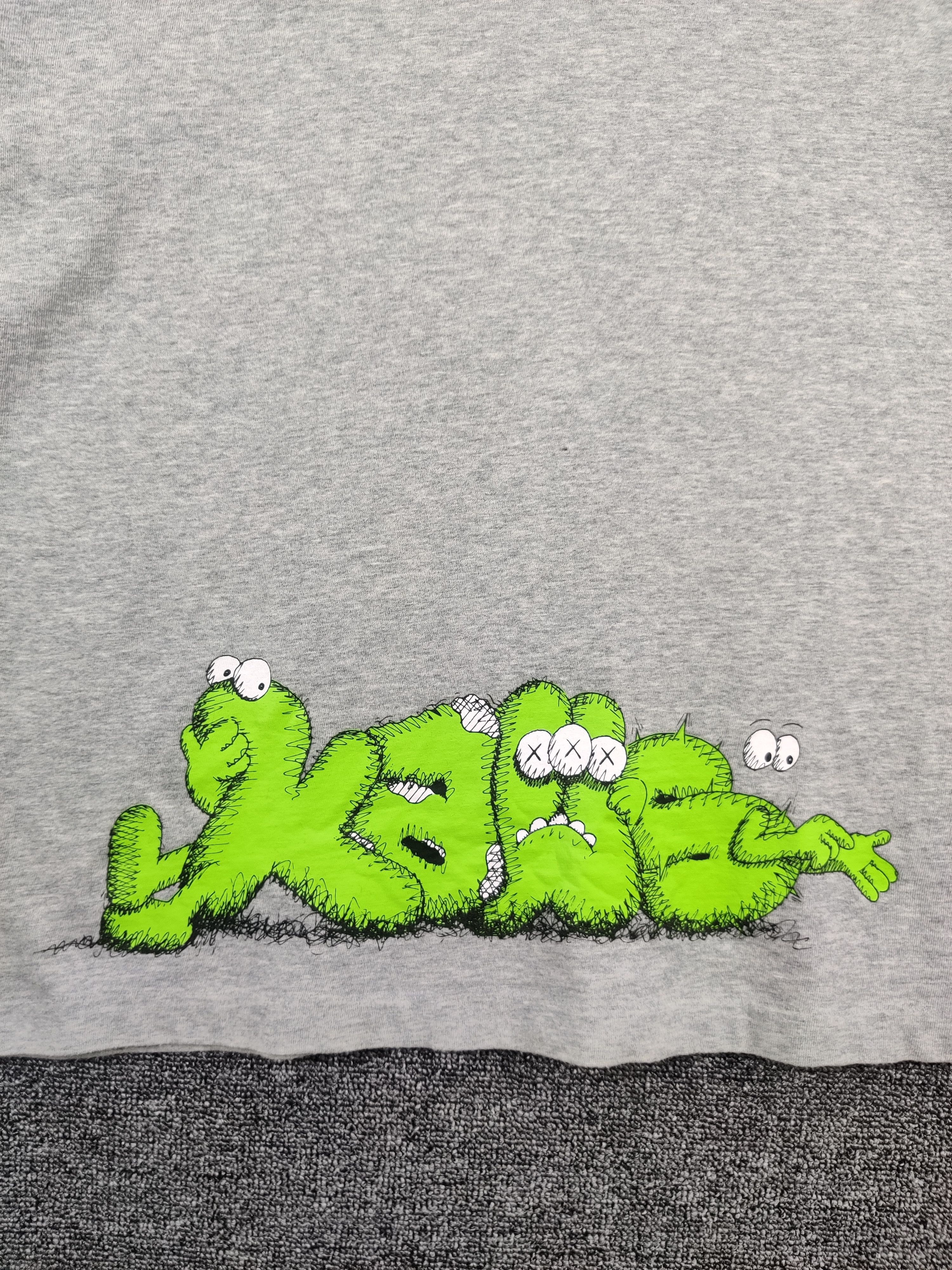 Kaws × Uniqlo Vintage Uniqlo x Kaws Tee Tshirt Size US M / EU 48-50 / 2 - 3 Thumbnail