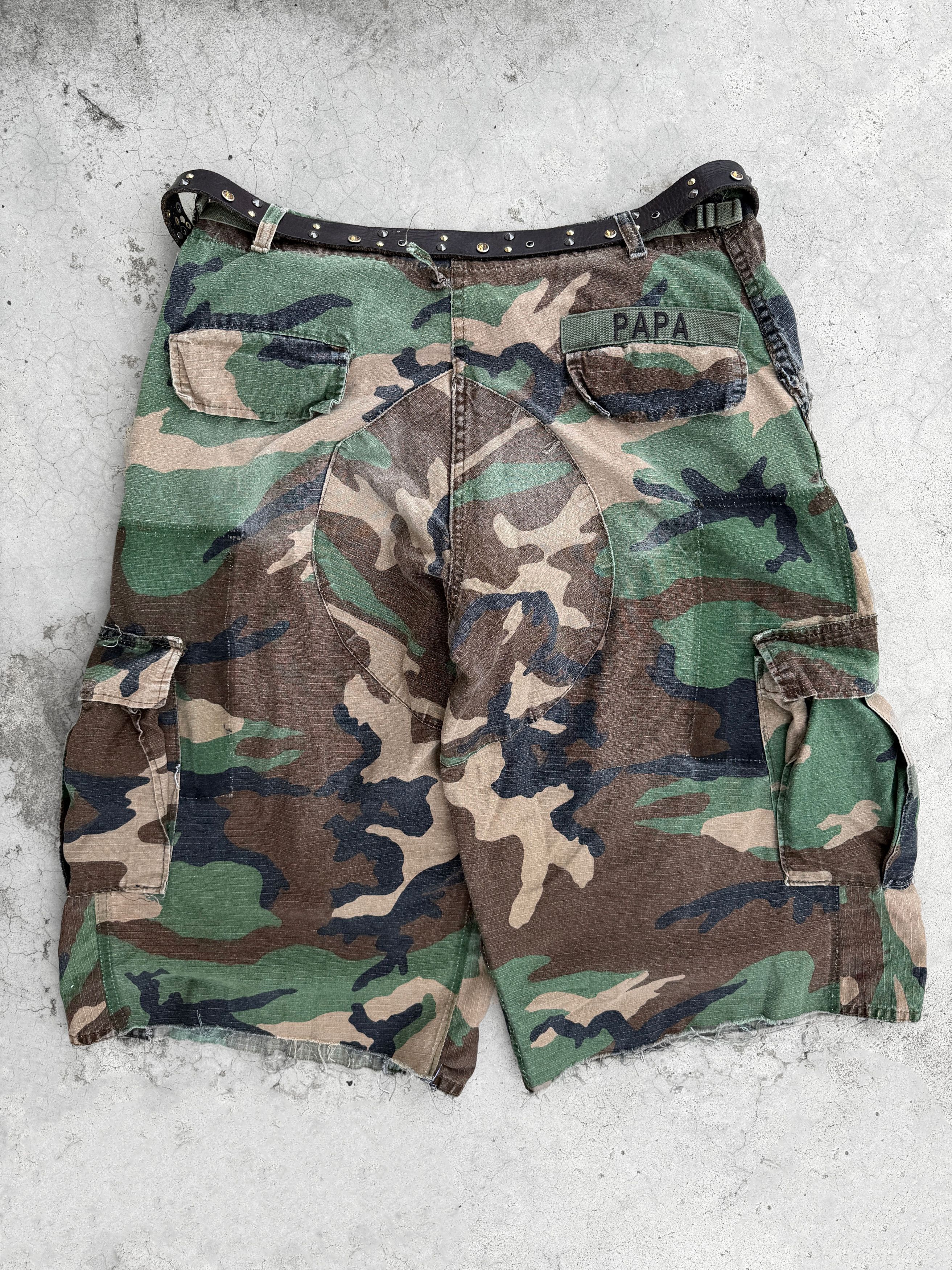 Vintage 1990 FADED VINTAGE CAMO CARGO SHORTS Size US 33 - 9 Thumbnail