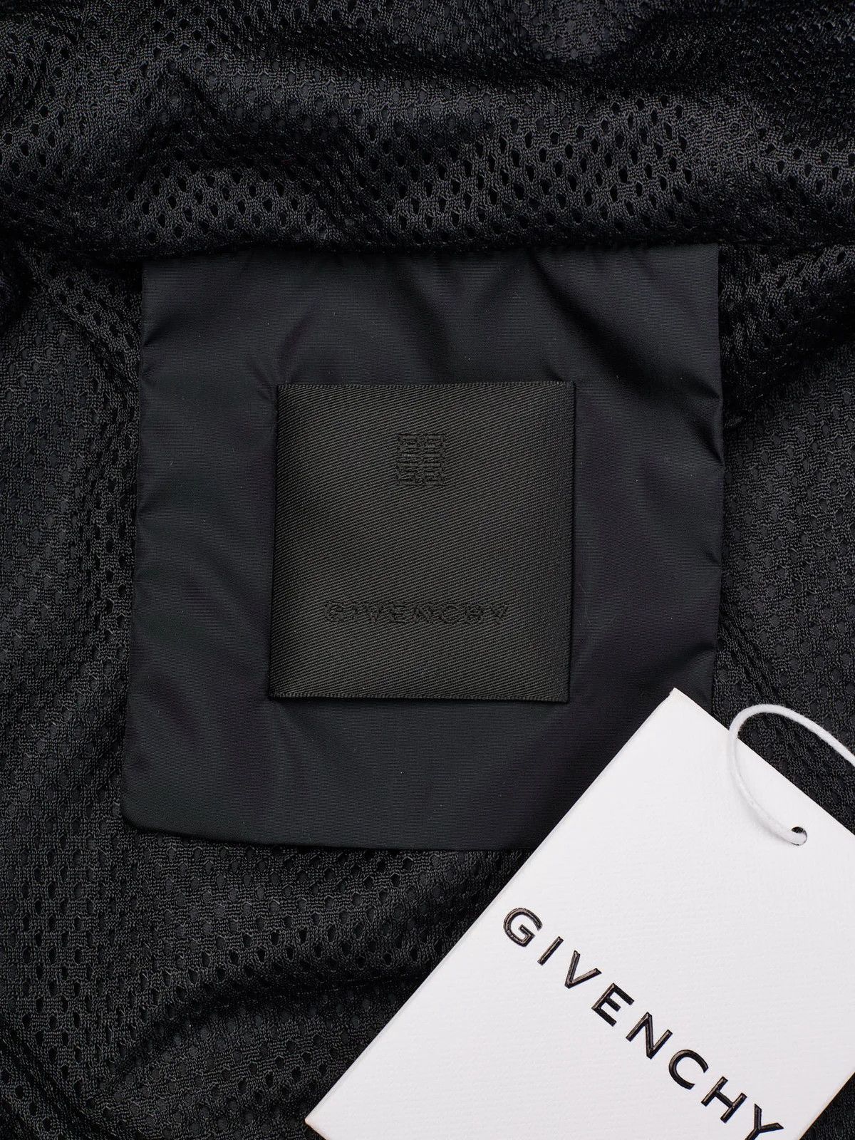 Givenchy GIVENCHY Tag Effect Hooded Windbreaker Jacket Oversized Size US XL / EU 56 / 4 - 4 Thumbnail