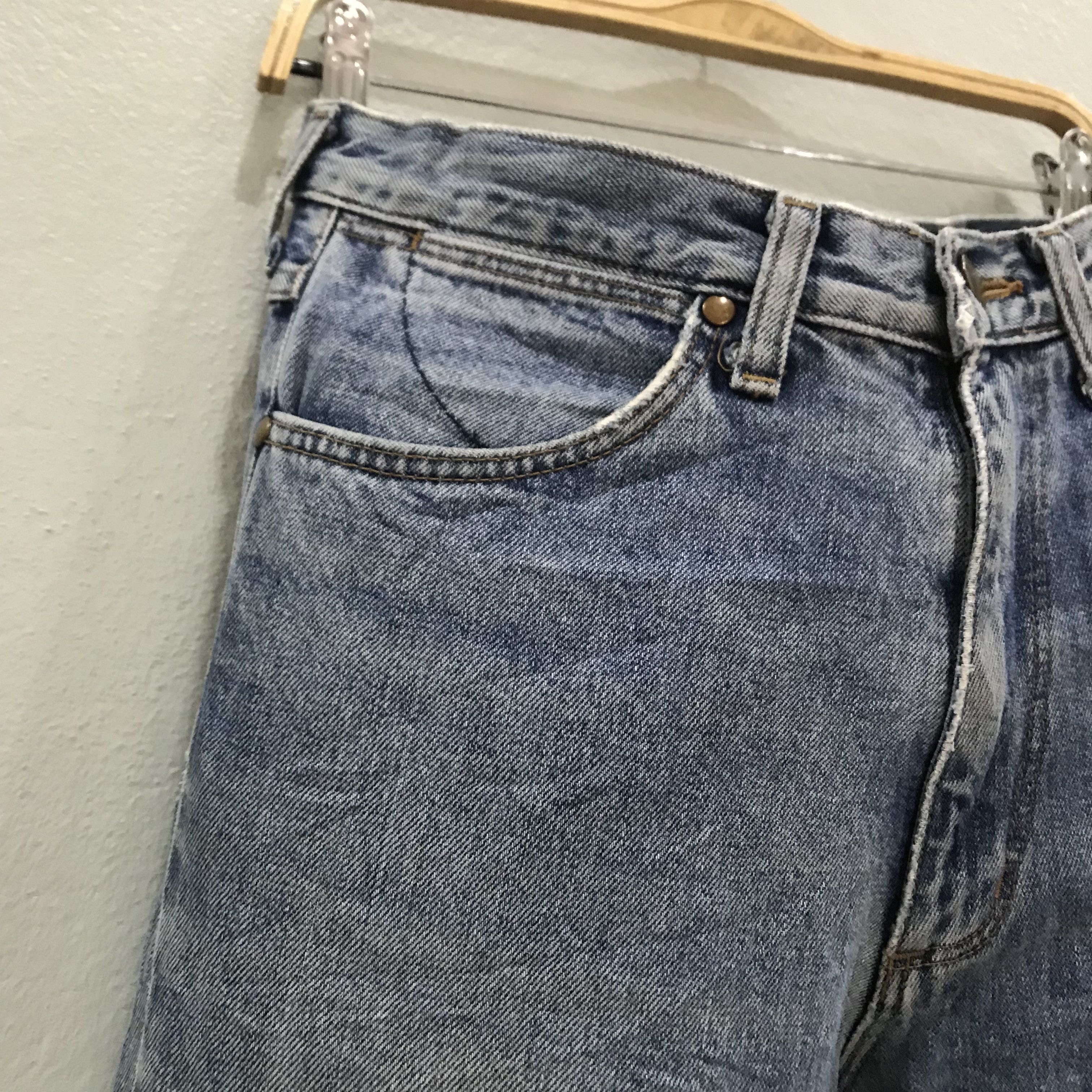 Wrangler Vintage 90s Wrangler Light Wash Straight/ Slight Flare Jeans Size US 31 - 6 Thumbnail