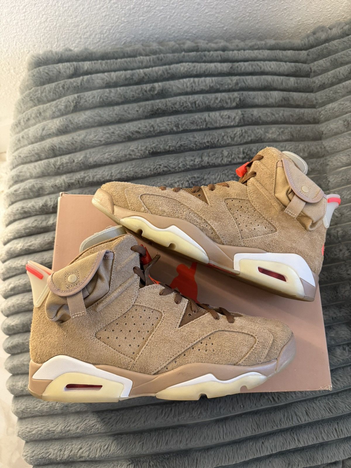 Jordan Brand Size 10.5 – Jordan 6 Travis Scott British Khaki OG Box 9/10 Size US 10.5 / EU 43-44 - 2 Thumbnail