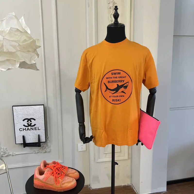Burberry Burberry Orange Cotton T-Shirt for Women Size M / US 6-8 / IT 42-44 - 1 Thumbnail