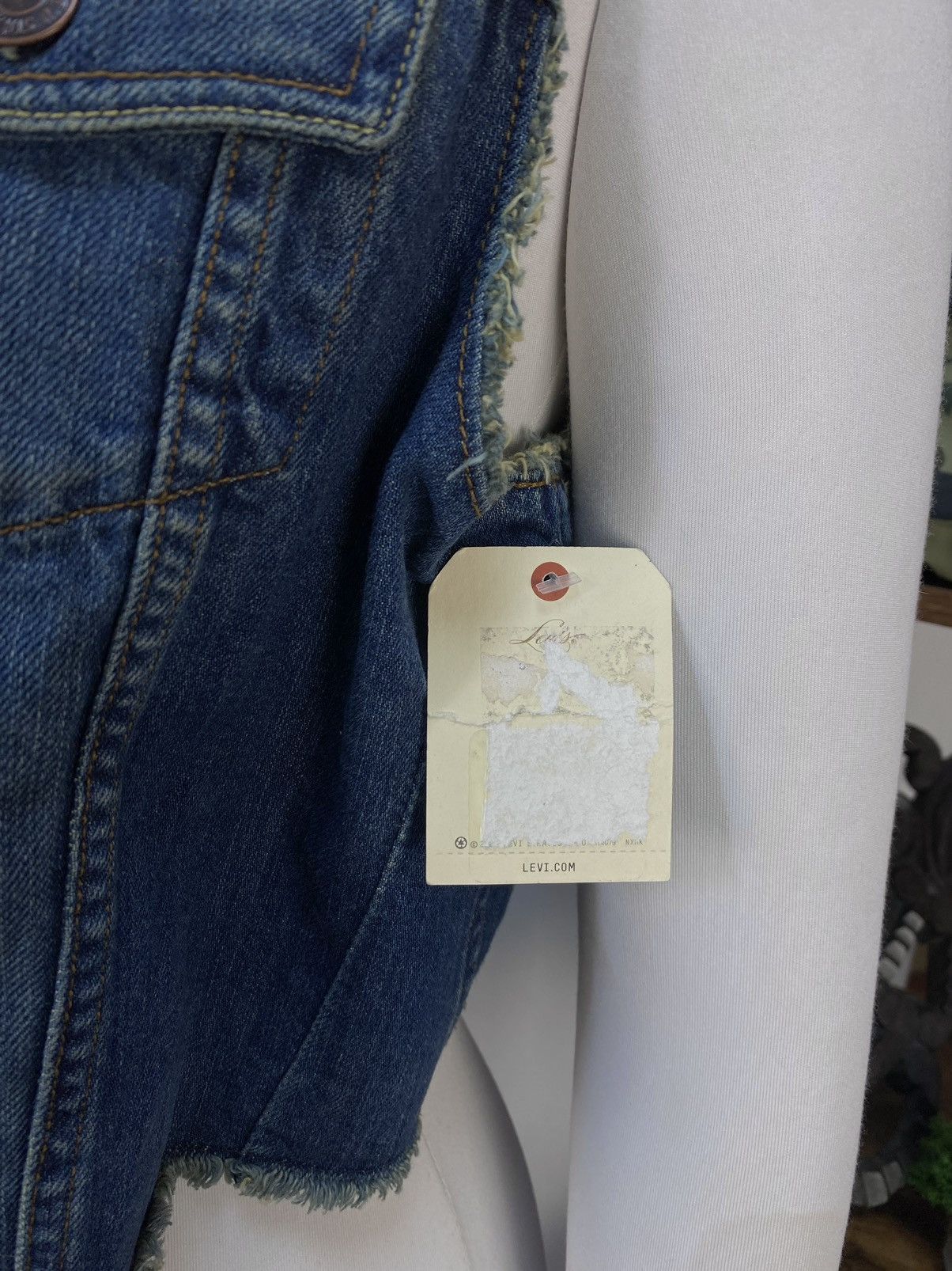 Levi's NWT Women's Levi's Distressed Jeans Vest Size M / US 6-8 / IT 42-44 - 16 Thumbnail