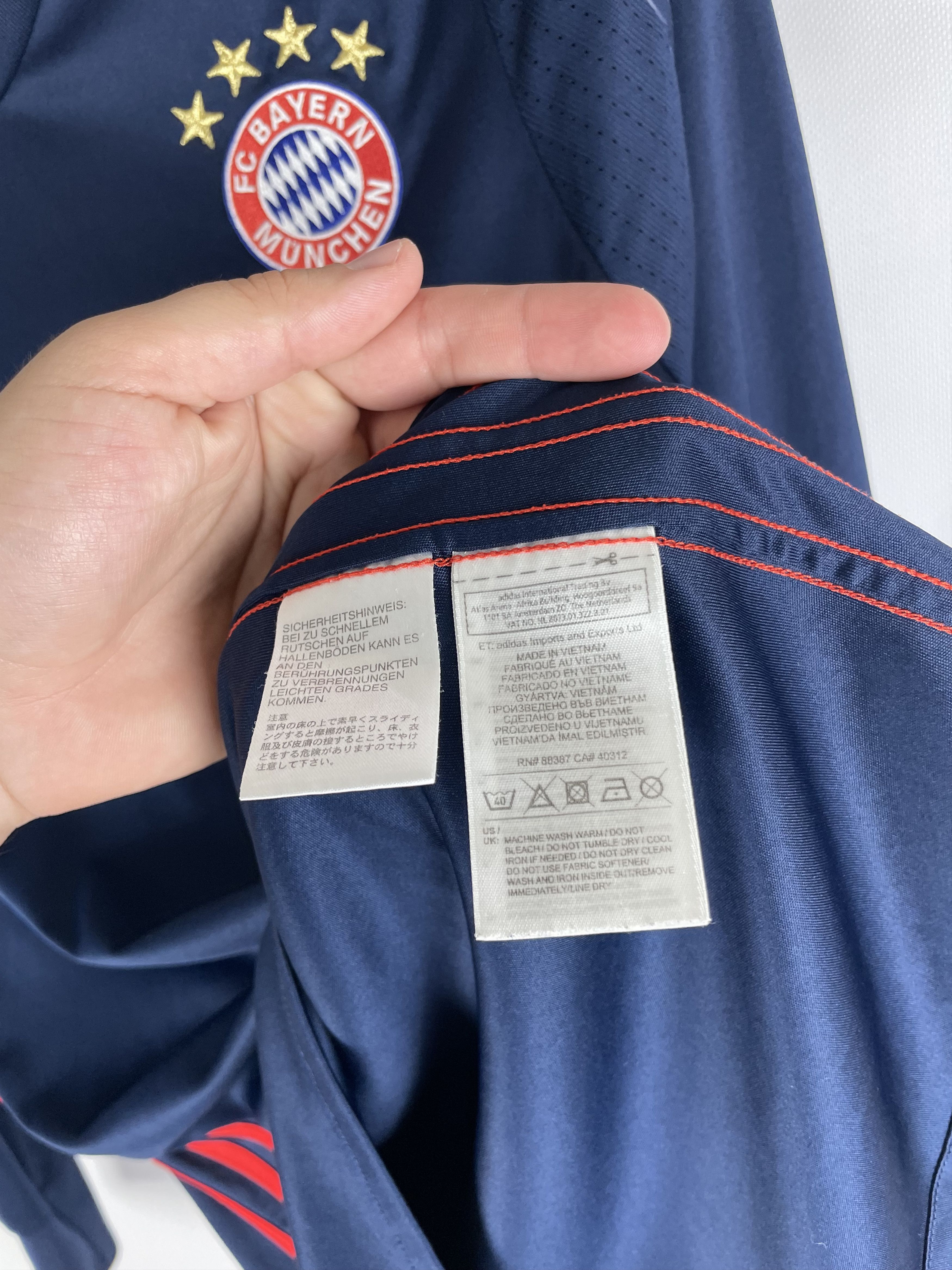 Adidas BAYERN MÜNICH 2016 GOALKEEPER SOCCER JERSEY ADIDAS Size US S / EU 44-46 / 1 - 7 Thumbnail