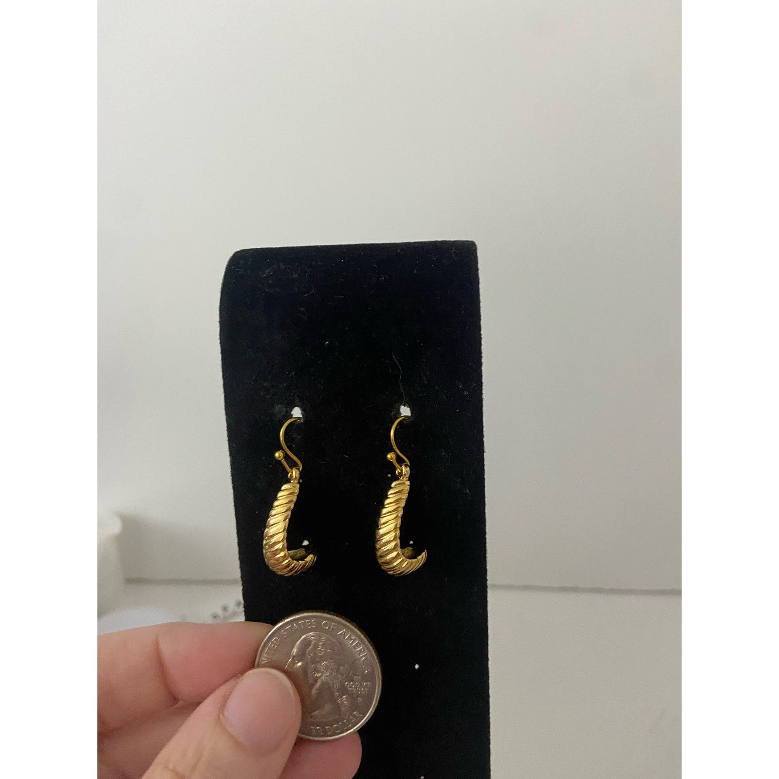 Handmade Upcycled etched gold tone curve earrings Size ONE SIZE - 2 Thumbnail
