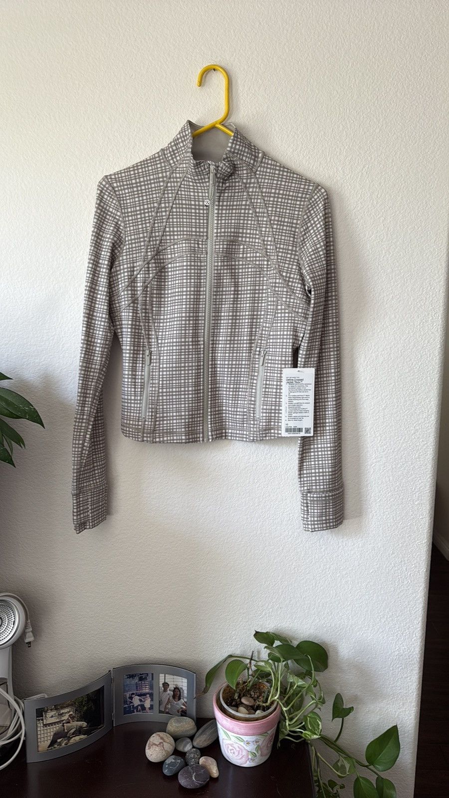 Lululemon Lululemon Athletica Lululemon Cropped Define color in GGRI Size L / US 10 / IT 46 - 7 Thumbnail