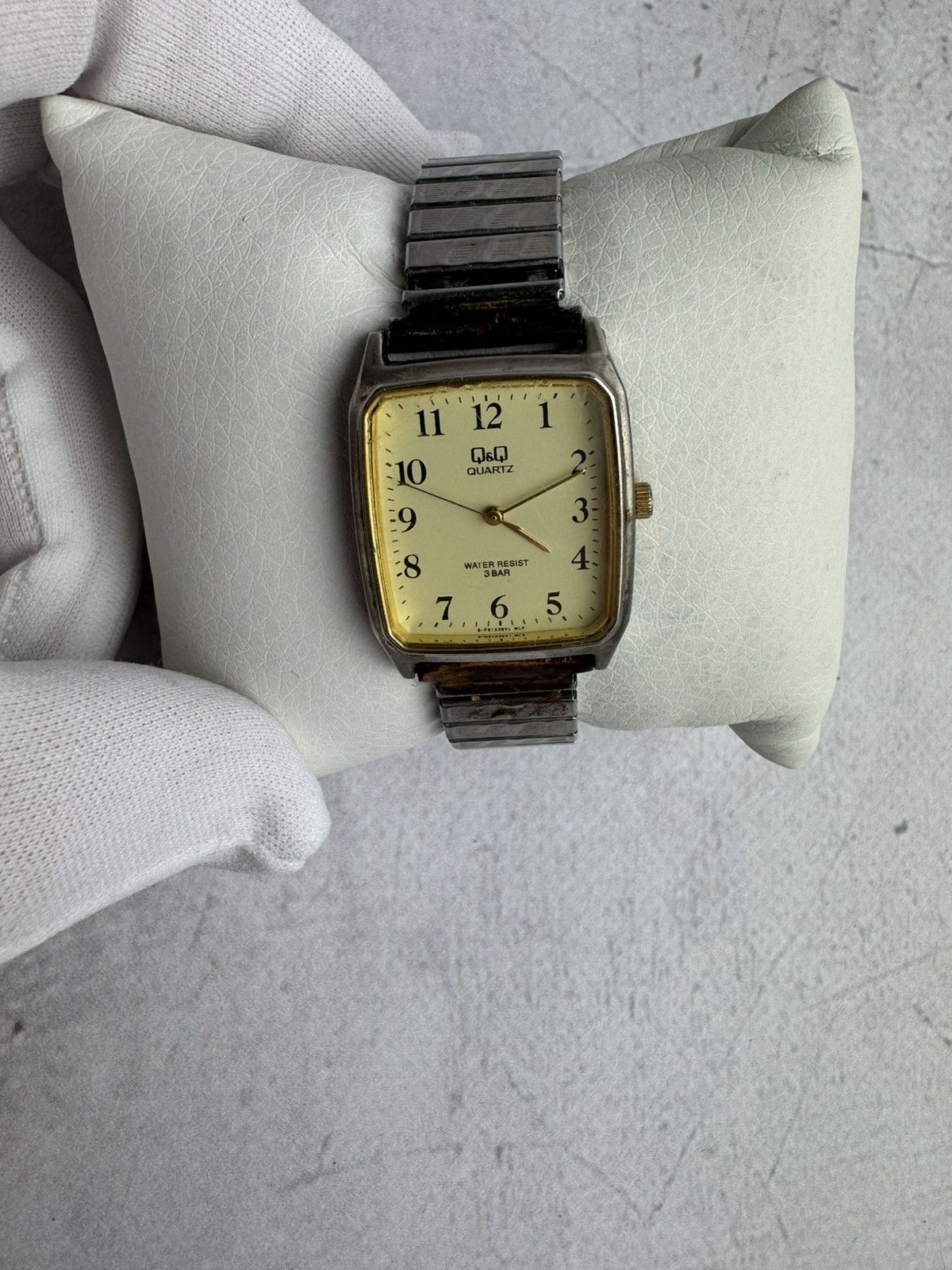 Vintage Q&Q Japanese Style Watch Vintage Size ONE SIZE - 1 Thumbnail