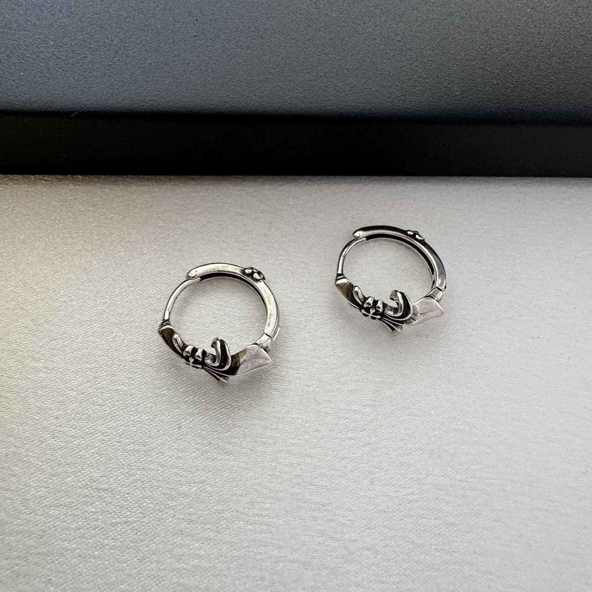 Other 18mm Cross Small Hoop Earrings for Men Women, Size ONE SIZE - 3 Thumbnail