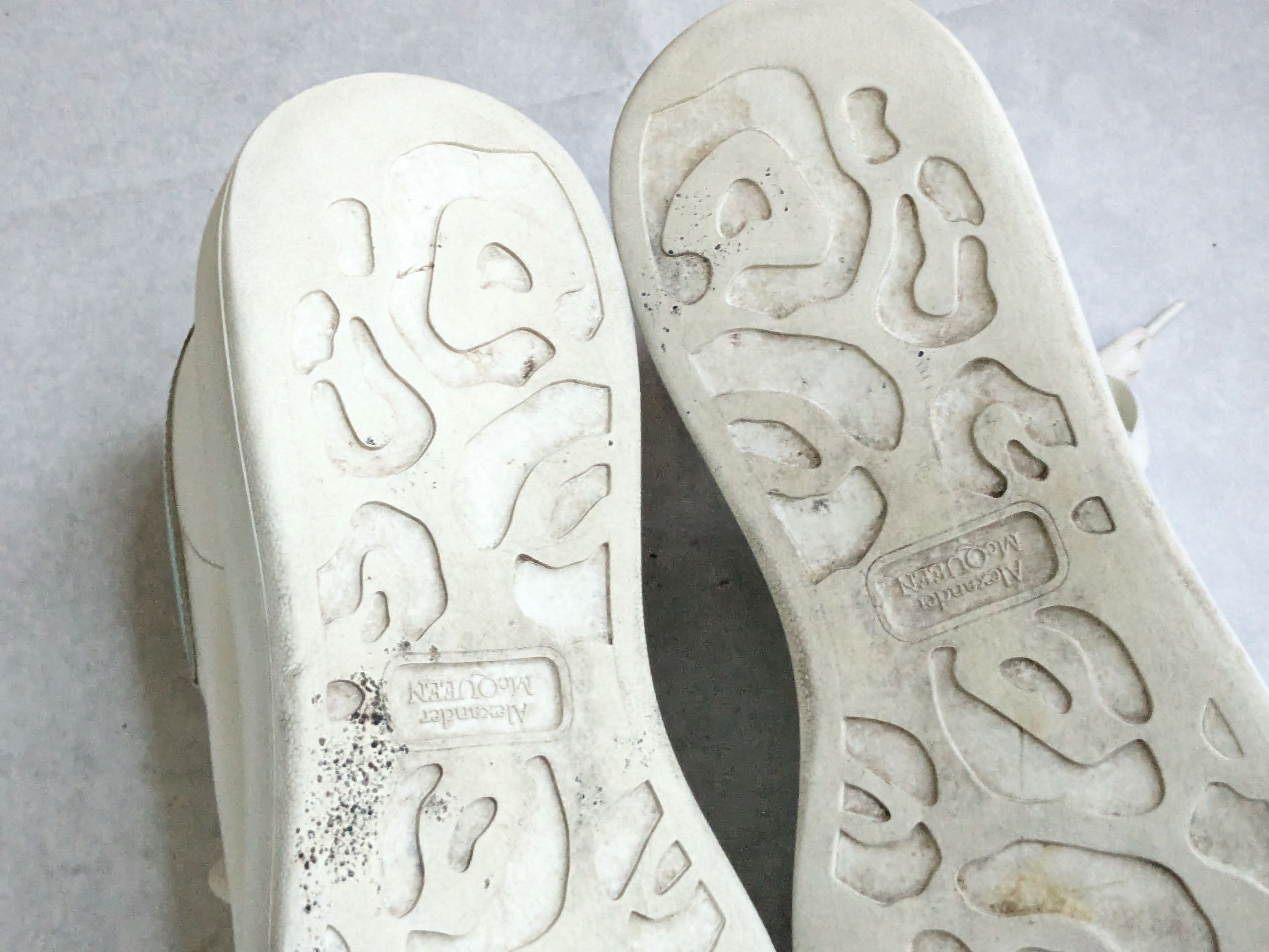 Alexander McQueen Alexander Mcqueen Oversized Larry Sneakers 10 43 White Size US 10 / EU 43 - 15 Thumbnail
