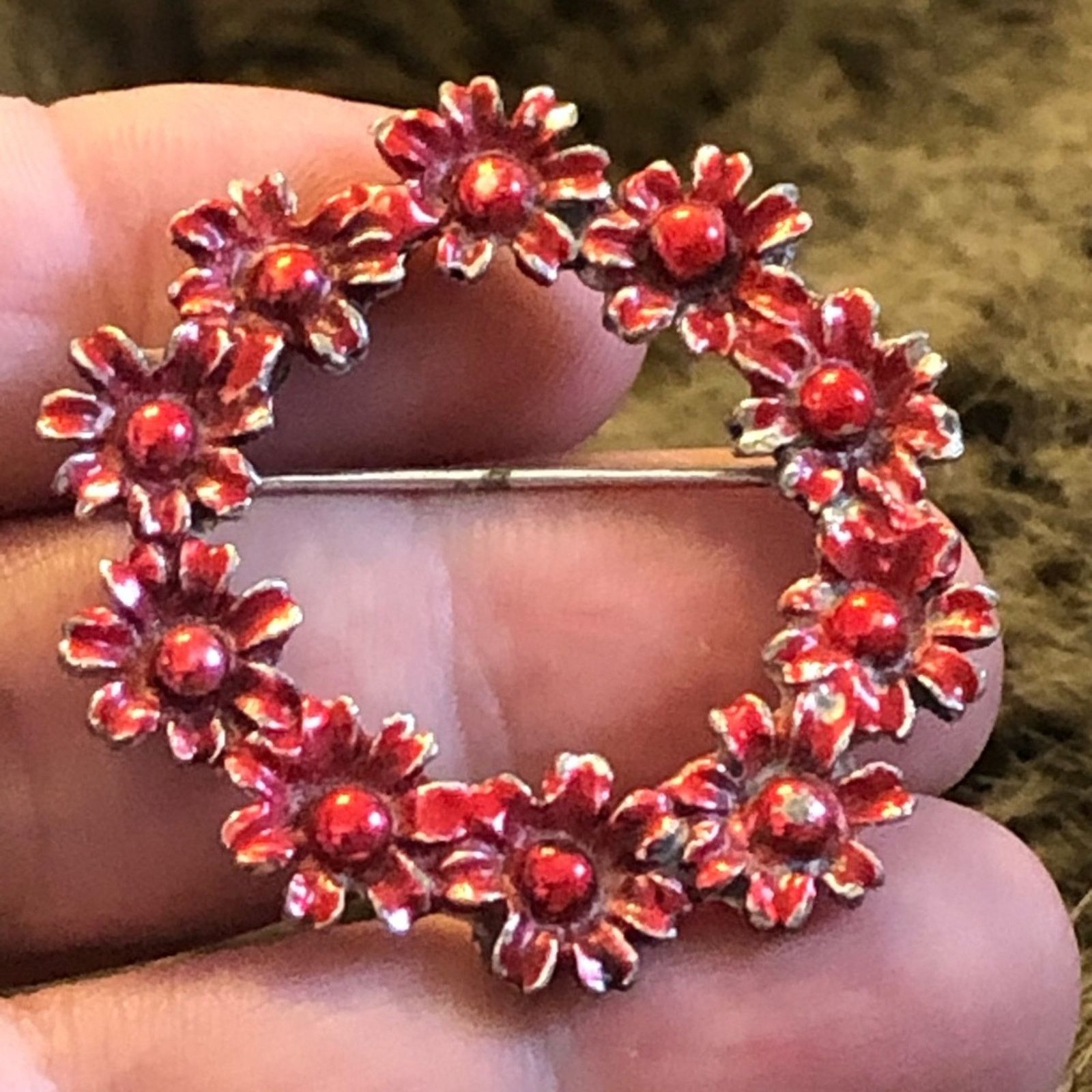 Vintage Vintage red painted floral wreath silver brooch Size ONE SIZE - 3 Thumbnail