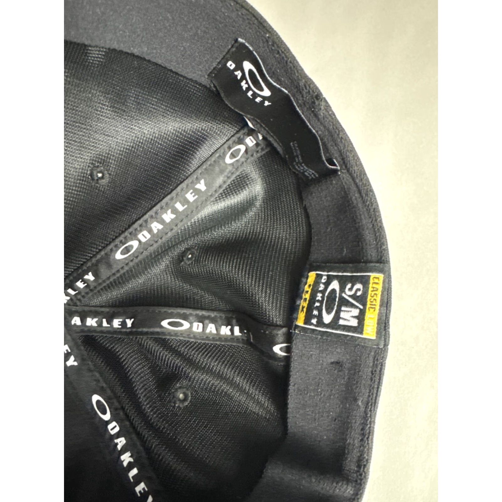 Oakley Oakley Cap Hat Tincan Fitted Flex Fit S/M Classic Low Black US Flag Logo Baseball Cap Men Black S/M Cap Hat Size ONE SIZE - 7 Thumbnail