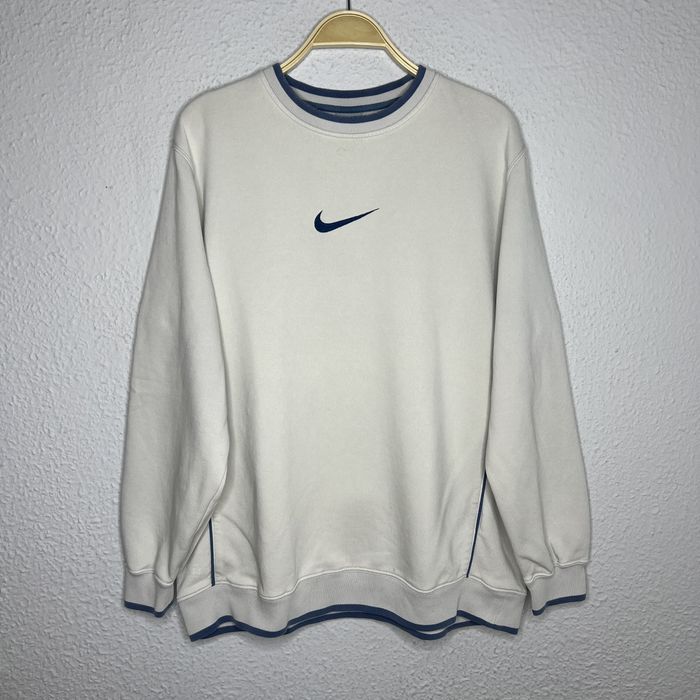 Cream nike vintage discount sweatshirt