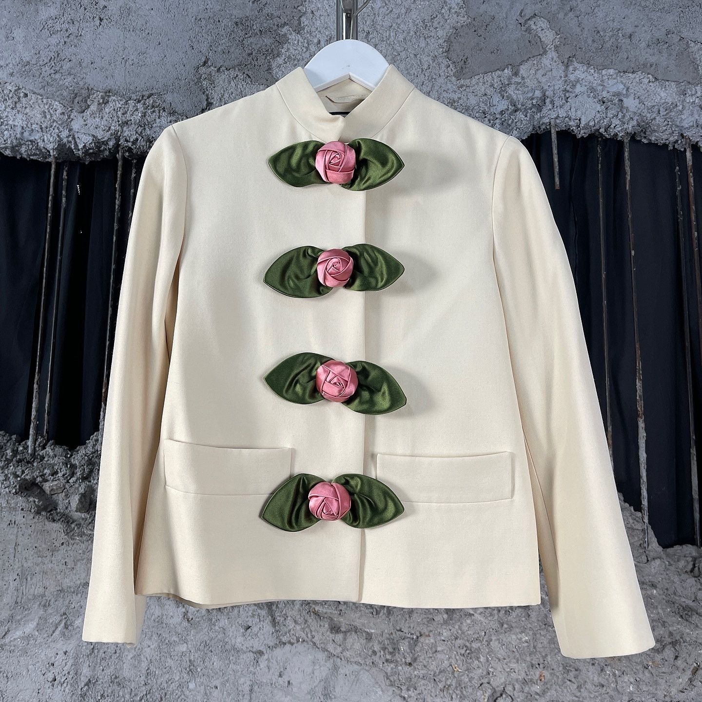 Gucci Gucci Rose Embellished Jacket Size 36 Size XS / US 0-2 / IT 36-38 - 1 Thumbnail