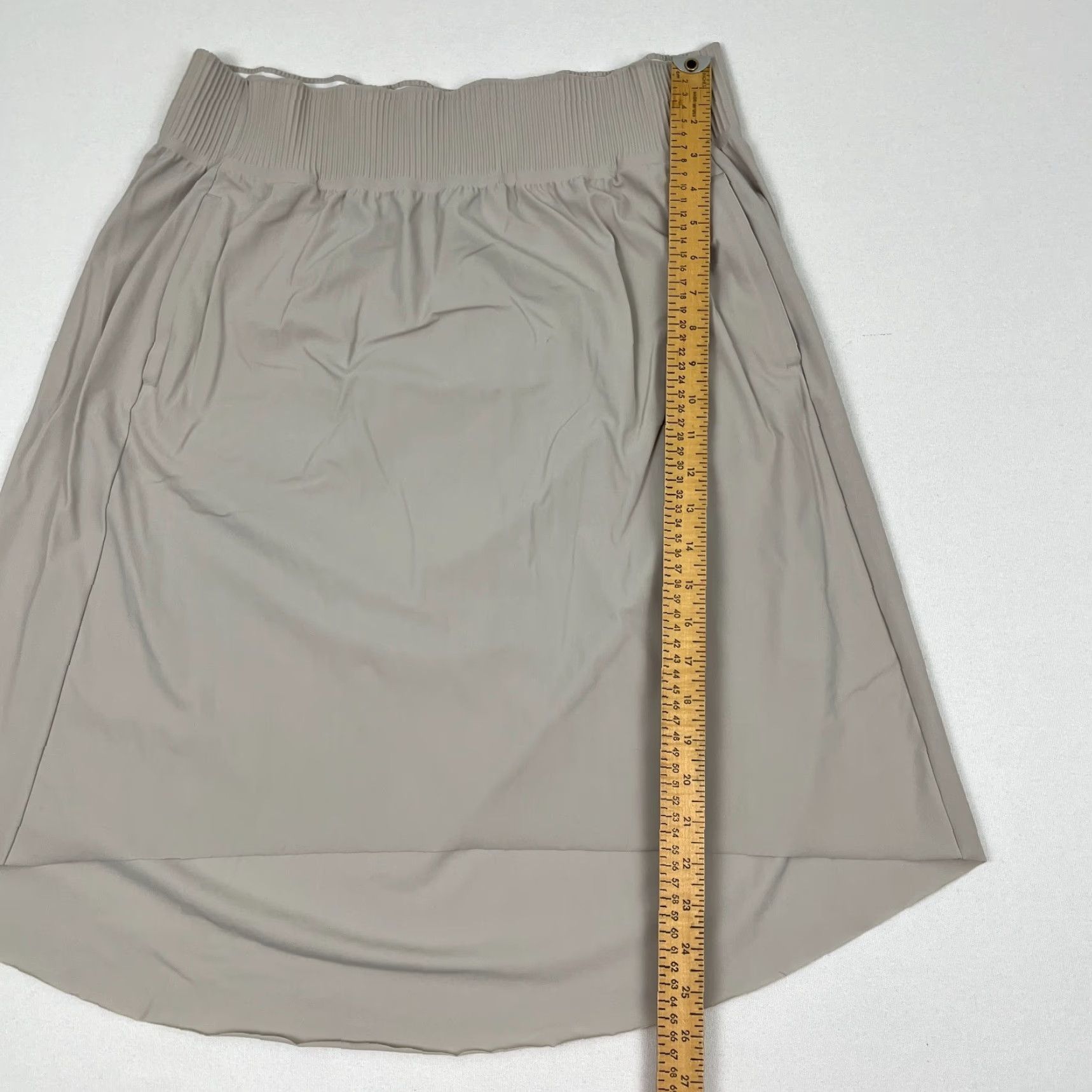 Athleta Athleta Skirt Womens L Beige Active Casual Knee Length Elastic Waist Breathable Athletic Hi Low 32 in W32 L26 Size 24" / US 00 / IT 34 - 4 Thumbnail
