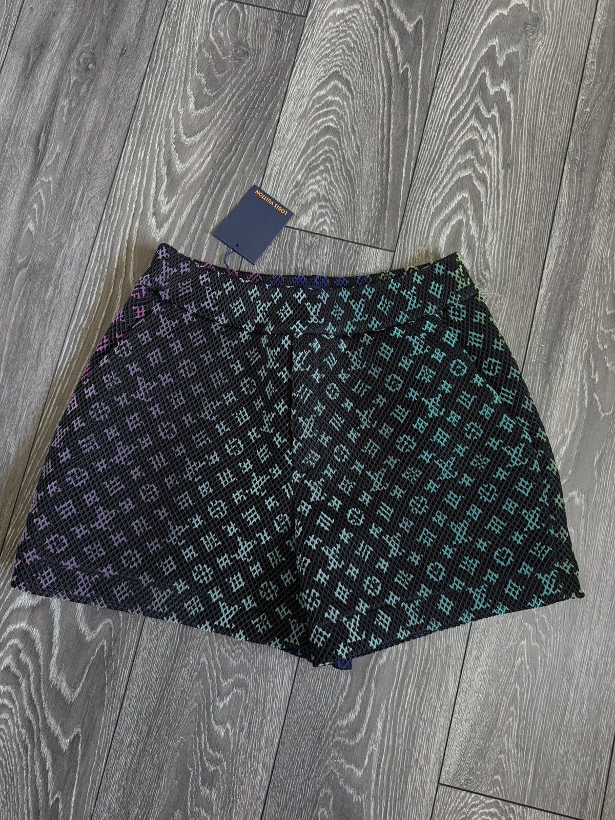 Louis Vuitton louis vuitton rainbow gradient monogram mesh shorts Size US 32 / EU 48 - 1 Thumbnail