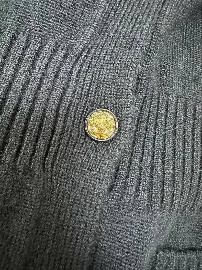 Chanel Chanel Gold buckle V-neck cashmere knitted short-sleeved d Size XS / US 0-2 / IT 36-38 - 4 Thumbnail