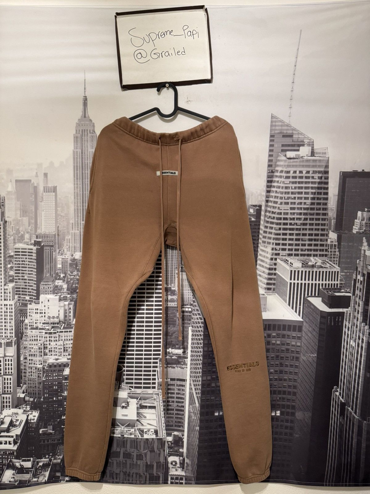 Fear of God OG Fear of God Essentials Sweatpants Tan SZ Medium🔥 Size US 32 / EU 48 - 1 Thumbnail