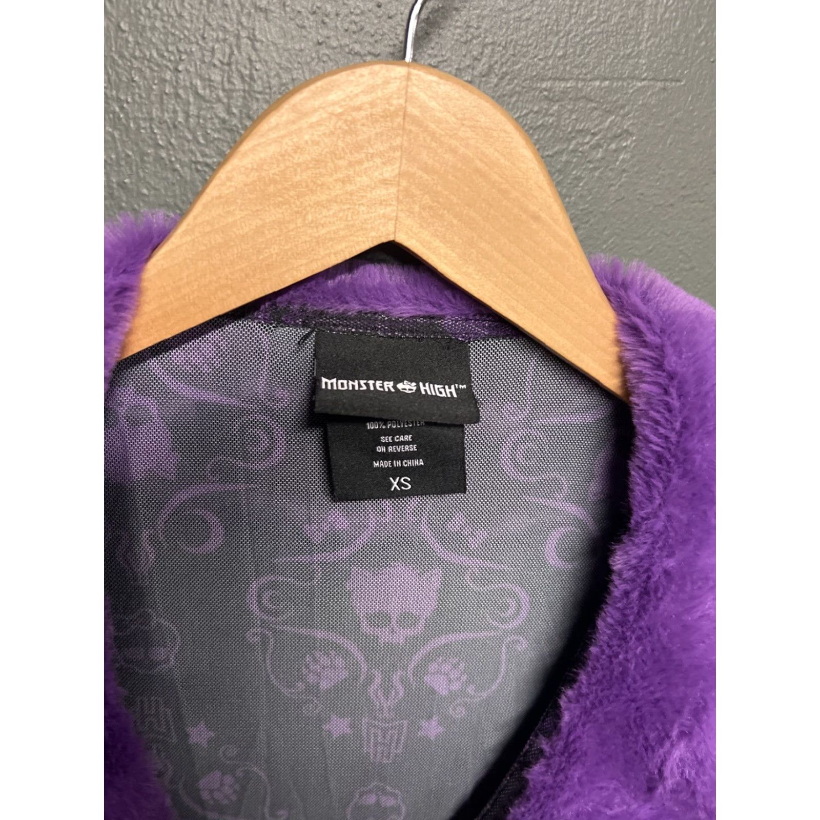 Hot Topic VINTAGE Hot Topic Monster High Clawdeen Girls Duster Robe XS Black Womens Robe XS Monster High Clawdeen Girls Duster Robe XS Black Women Size ONE SIZE - 2 Thumbnail